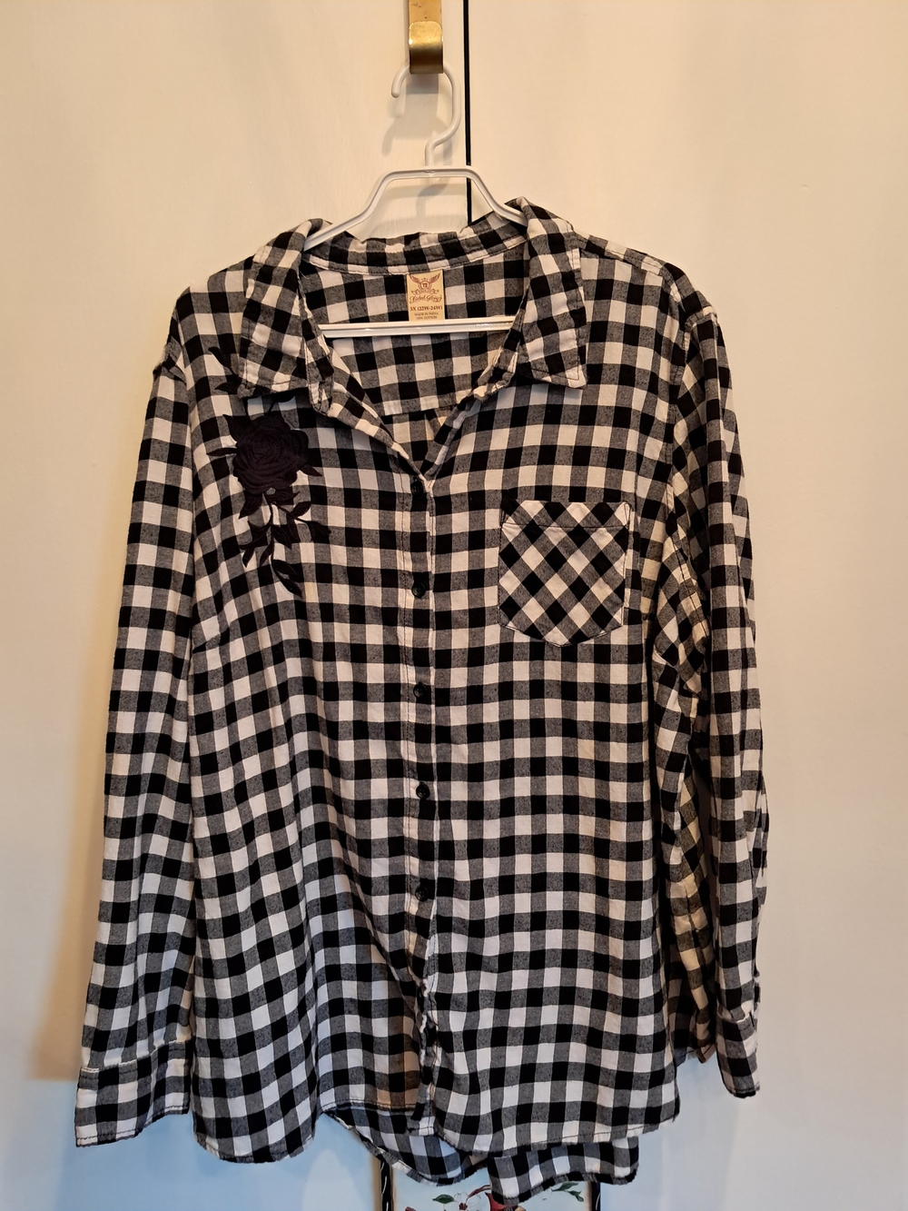Faded Glory Black and White Checkered Button-Down Shirt with Floral Embroidery